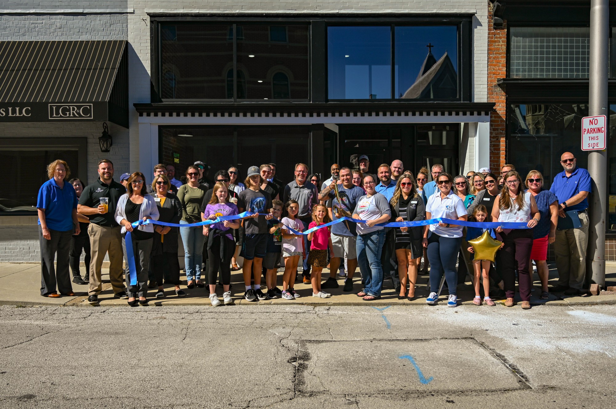 Happy Days Nutrition of Tiffin Cuts Ribbon on New Space